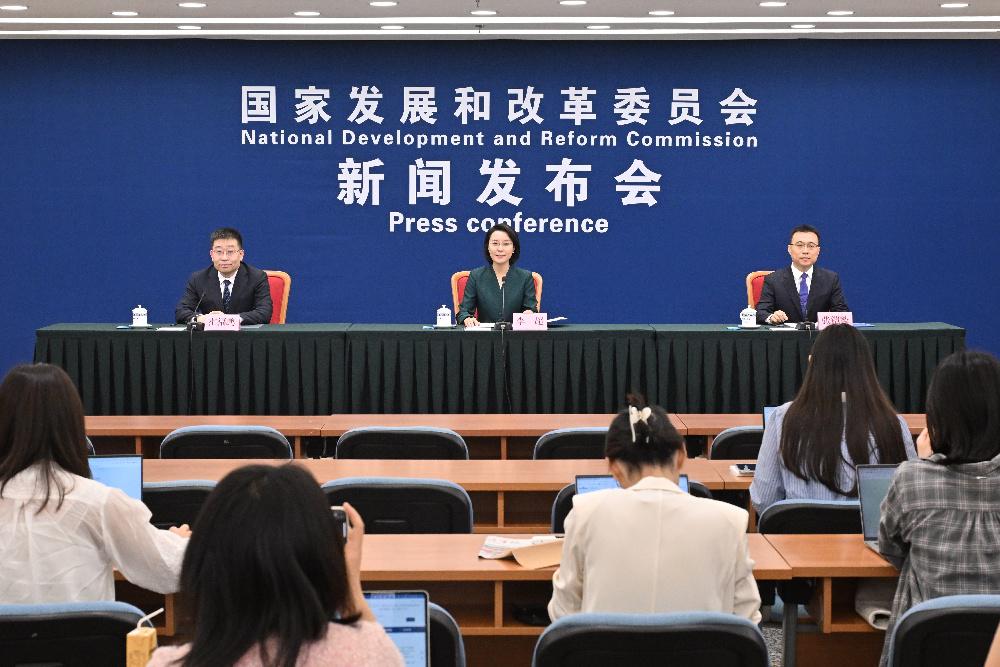 國(guó)家發(fā)展改革委舉行8月份新聞發(fā)布會(huì) 解讀《關(guān)于深入實(shí)施“人工智能+”行動(dòng)的意見(jiàn)》